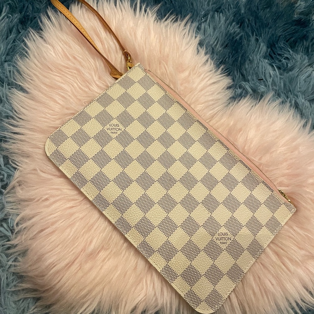 Louis Vuitton Damier wristlet